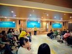 Wakil Ketua II Dewan Kesenian Jakarta, Felencia Hutabarat, memoderatori Sarasehan Seniman Perempuan Jakarta, di Aula PDSHB Jassin, Gedung Ali Sadikin, Taman Ismail Marzuki, Selasa (4/3/2025). Foto: Rita Ayuningtyas/ist