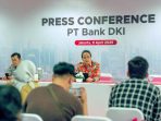 Direktur Utama Bank DKI, Agus Haryoto Widodo pada konferensi pers di Jakarta pada Selasa, (8/4/2025) tentang gangguan sistem layanan bank yang terjadi tanggal 29 Maret 2025. Foto: istimewa