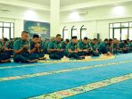 Komando Armada III terus memperkuat pembinaan mental dan spiritual prajurit melalui kegiatan Kausri pada Rabu (23/4/2025) di Masjid Baiturrahman. Foto: Dispen Koarmada III-01