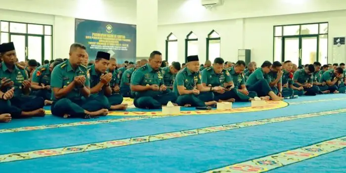 Komando Armada III terus memperkuat pembinaan mental dan spiritual prajurit melalui kegiatan Kausri pada Rabu (23/4/2025) di Masjid Baiturrahman. Foto: Dispen Koarmada III-01