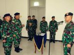 Kepala Staf Komando Armada (Koarmada) III, Laksamana Pertama TNI Singgih Sugiarto, S.T., M.Si., memimpin langsung upacara Serah Terima Jabatan (Sertijab) Komandan Detasemen Intelijen (Dandenintel) Koarmada III, yang digelar di Gedung Perwakilan Guskamla Koarmada III, Surabaya, Jawa Timur pada Jumat, (11/4/2025). Foto: Dispen Koarmada III-01