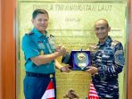 Panglima Komando Armada III (Pangkoarmada III) Laksamana Muda TNI Hersan, S.H., M.Si., menerima kunjungan kerja Kepala Dinas Fasilitas Pangkalan TNI Angkatan Laut (Kadisfaslanal) Laksamana Pertama TNI Jusep Wildan, S.T., M.Tr.Opsla., bertempat di Pasifik Room, Markas Komando Armada III, Katapop, Sorong, pada Senin, (28/4/2025). Foto: Dispen Koarmada III-01