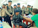 Prajurit Komando Armada (Koarmada) III menunjukkan aksi nyata dengan mengikuti kegiatan donor darah yang digelar dalam rangka peringatan Hari Tri Suci Waisak 2569 TB/2025 di Vihara Buddha Jayanti, Sorong, pada Jumat, (11/4/2025). Foto: Dispen Koarmada III-01