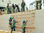 Satuan Kapal Amfibi (Satfib) Koarmada III menggelar latihan Embarkasi dan Debarkasi pada 21 hingga 28 Maret 2025, dalam rangka meningkatkan kesiapsiagaan dan kemampuan teknis prajurit dalam mendukung operasi pendaratan amfibi. Foto: Dispenkoarmada3-01