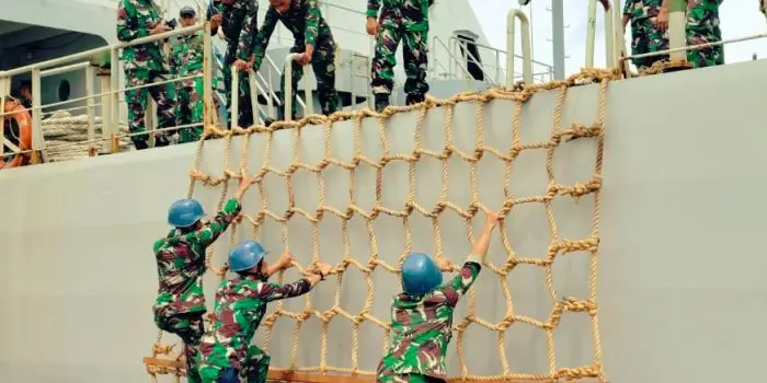 Satuan Kapal Amfibi (Satfib) Koarmada III menggelar latihan Embarkasi dan Debarkasi pada 21 hingga 28 Maret 2025, dalam rangka meningkatkan kesiapsiagaan dan kemampuan teknis prajurit dalam mendukung operasi pendaratan amfibi. Foto: Dispenkoarmada3-01