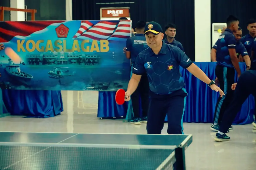 Kepala Staf Komando Armada III (Kas Koarmada III) Laksamana Pertama TNI Singgih Sugiarto, S.T., M.Si. mewakili Pangkoarmada III Laksda TNI Hersan, S.H., M.Si., secara resmi membuka perlombaan dalam rangka Hari Ulang Tahun (HUT) ke-7 Koarmada III di GSG Mas Pardi, pada Senin, (5/5/2025). Foto: Dispenkoarmada3-01