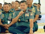 Panglima Koarmada III, Laksamana Muda TNI Hersan, S.H., M.Si., menghadiri langsung pelaksanaan kegiatan pembinaan rohani (Kausri) di Masjid Baiturahman Mako Koarmada III pada Rabu (21/5/2025). Kausri secara serentak setiap dua minggu sekali di seluruh jajaran satuan, sebagai bagian dari upaya pembinaan mental dan spiritual prajurit. Foto: Dispen Koarmada III