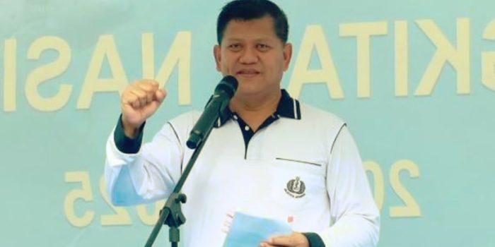Komando Armada III (Koarmada III) merayakan Hari Ulang Tahun (HUT) ke-7 dengan penuh semangat dan kebersamaan dalam sebuah rangkaian kegiatan yang berlangsung meriah namun khidmat, Selasa (20/5/2025). Puncak peringatan ditandai dengan acara syukuran dan pemotongan tumpeng yang dipimpin langsung oleh Panglima Koarmada III, Laksamana Muda TNI Hersan, S.H., M.Si. Foto: Dispen Koarmada III