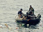 Satuan Tugas (Satgas) Trisila-25 Koarmada III TNI AL menggelar bakti sosial berupa pembersihan pantai di Pantai Pandara Kananga, Ternate, Maluku Utara pada Jumat, (13/6/2025). Foto: Dispen Koarmada III