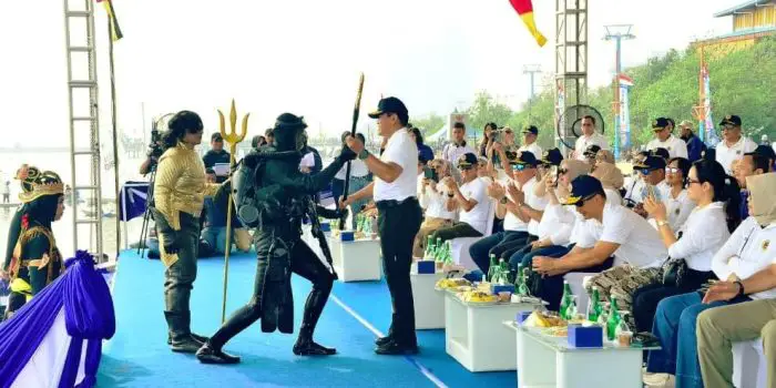 Kepala Staf Angkatan Laut (Kasal), Laksamana TNI Dr. Muhammad Ali, S.E., M.M. membuka Kasal Cup Water Sport 2025 yang digelar di Pantai Festival, Ancol, Jakarta Utara, pada Sabtu, (28/6/2025). Foto: Dispen Koarmada III