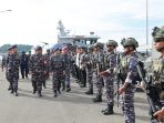 Kepala Staf Koarmada III, Laksamana Pertama TNI Singgih Sugiarto, S.T., M.Si., memimpin apel pasukan sebagai bentuk kesiapan menjelang pelaksanaan Manuver Lapangan (Manlap) atau geladi lapangan Latihan Pengamanan VVIP tahun anggaran 2025 bertempat di Dermaga Lantamal XIV Sorong, Papua Barat Daya, pada Selasa, (1/7/2025). Foto: Dispen Koarmada III