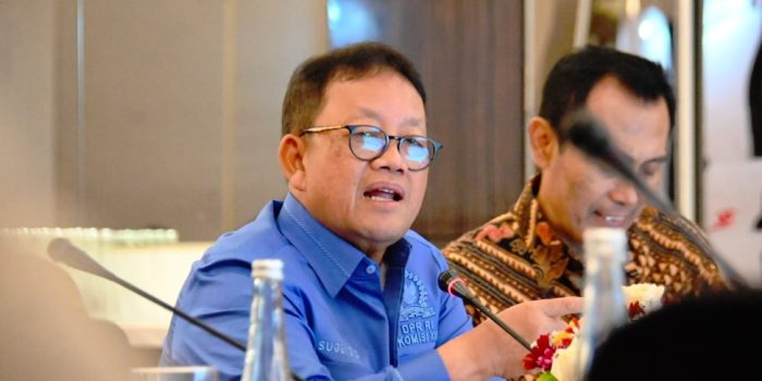 Ketua Komisi XII DPR RI, Sugeng Suparwoto saat pertemuan Kunjungan Kerja Spesifik ke Surabaya, Jawa Timur, Jumat (11/7/2025). Foto: Ridwan/vel