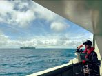TNI Angkatan Laut melalui unsur-unsur Koarmada III yang terdiri dari KRI Hampala-880, KRI Kapak-625, dan Pesud CN-235 P-8306, melaksanakan latihan bersama (Passing Exercise/Passex) dan operasi pengawasan serta pengamanan (Waspam) terhadap United Kingdom Carrier Strike Group (UK CSG) di wilayah perairan barat daya Pulau Buru, Maluku, Kamis (31/7/2025). Foto: isitimewa