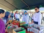 Jajaran TNI di Papua Barat Daya dan mitra terkait menggelar pasar murah di Pantai Reklamasi, Jl. Yos Sudarso, Rufei, Distrik Sorong, Kota Sorong, Provinsi Papua Barat Daya pada Minggu, (21/9/2025). Pasar murah ini untuk memperingati Hari Ulang Tahun ke-80 Tentara Nasional Indonesia (TNI). Foto: Dispen Koarmada III